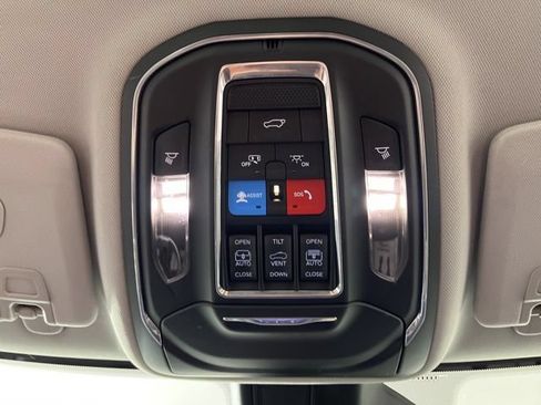Used 2023 Jeep Grand Cherokee L Limited AWD/4WD image 37