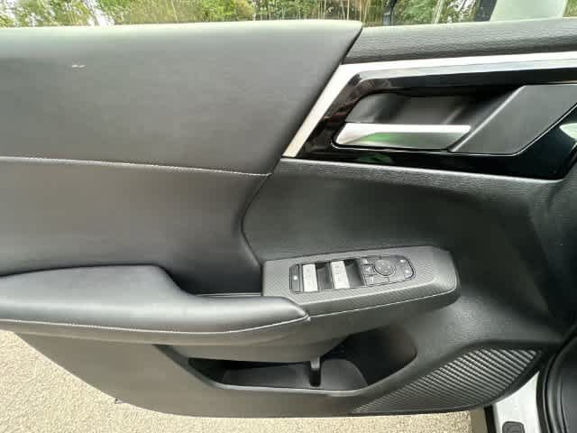 Used 2024 Mitsubishi Outlander SE AWD/4WD image 17