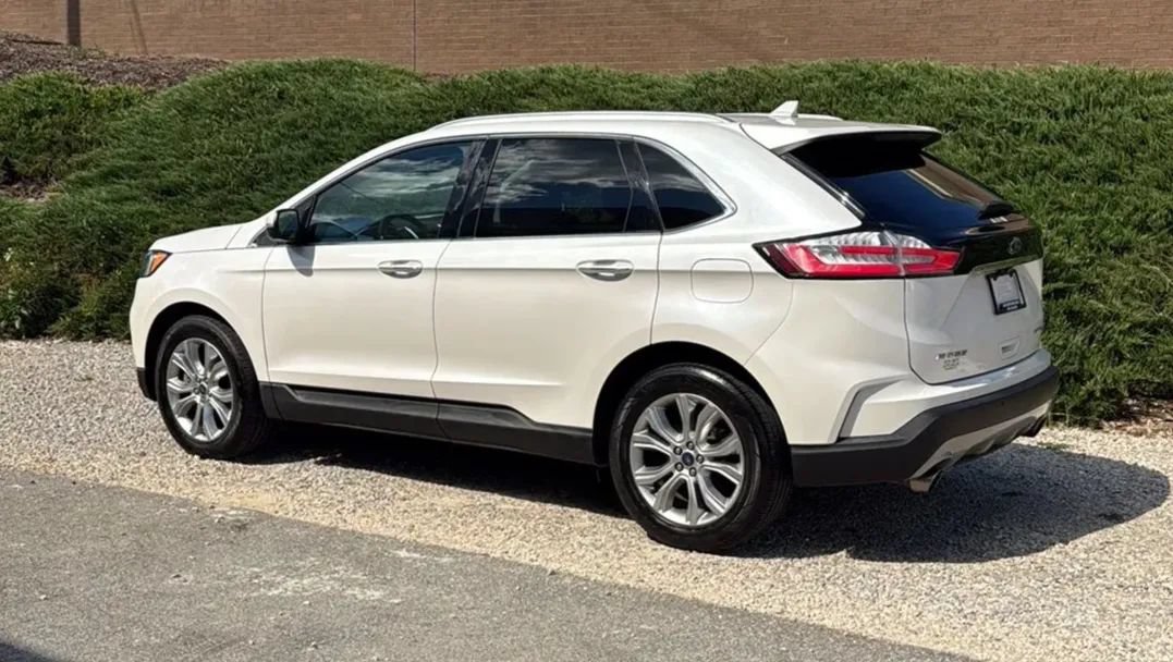 Used 2019 Ford Edge Titanium w/ Cold Weather Package AWD/4WD image 6