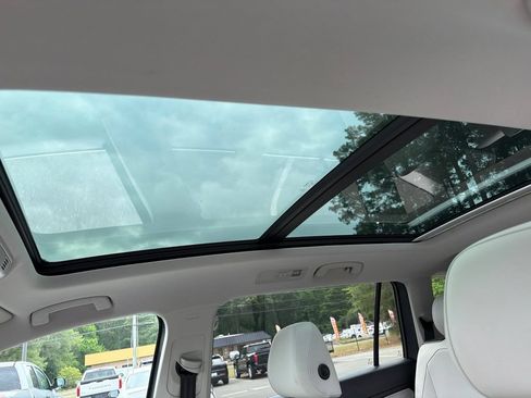 Used 2019 Volkswagen Tiguan SE w/ Panoramic Sunroof Package FWD image 19