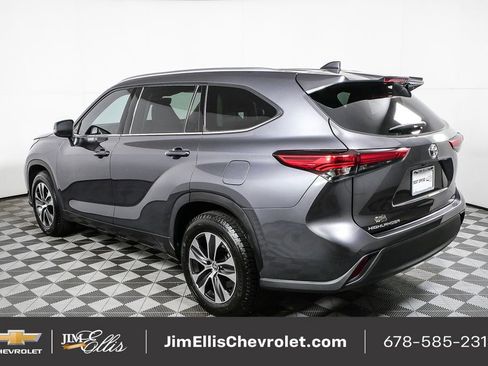 Used 2020 Toyota Highlander XLE image 3