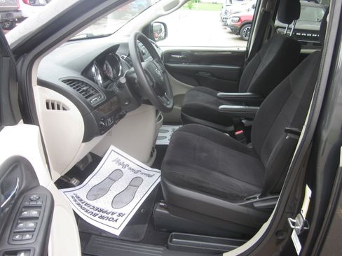 Used 2011 Dodge Grand Caravan Mainstreet w/ PWR Convenience Group FWD image 9