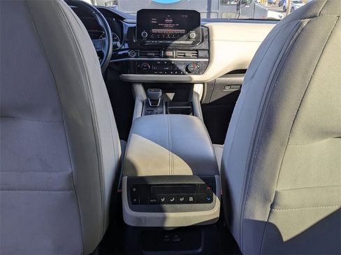 Used 2024 Nissan Pathfinder SV image 30