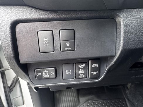 Used 2021 Toyota Tacoma TRD Sport w/ TRD Premium Sport Package AWD/4WD image 20
