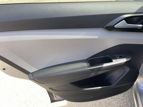 Certified 2022 Volkswagen Taos SE FWD image 22