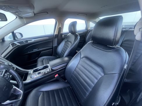 Used 2018 Ford Fusion SE w/ Equipment Group 602A FWD image 17