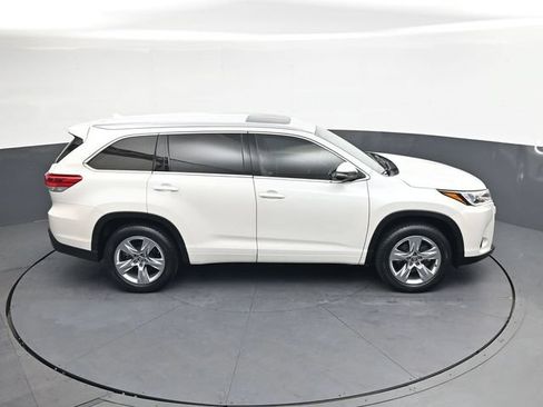 Used 2019 Toyota Highlander Limited FWD image 24