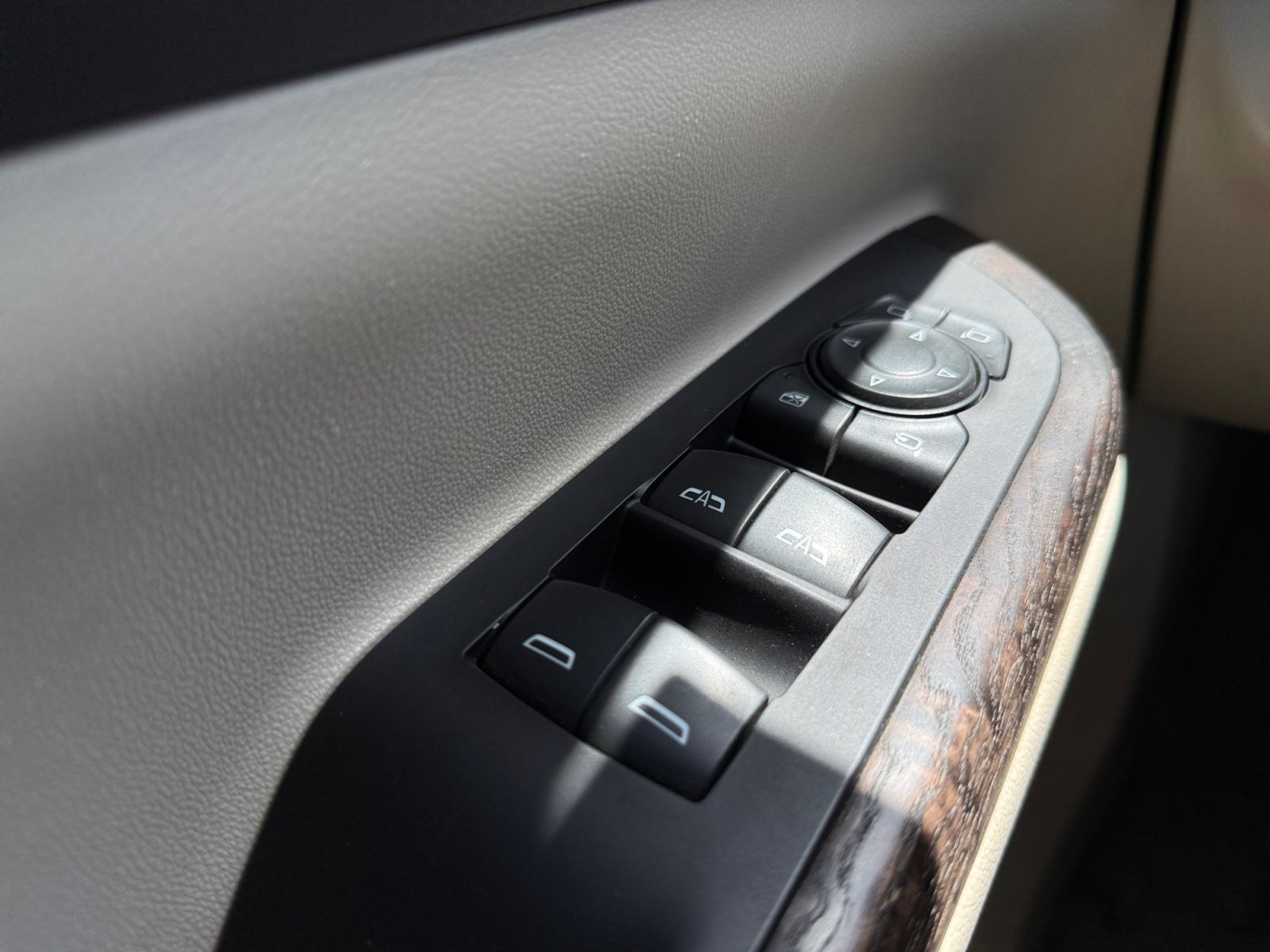 Used 2023 GMC Acadia Denali AWD/4WD image 20