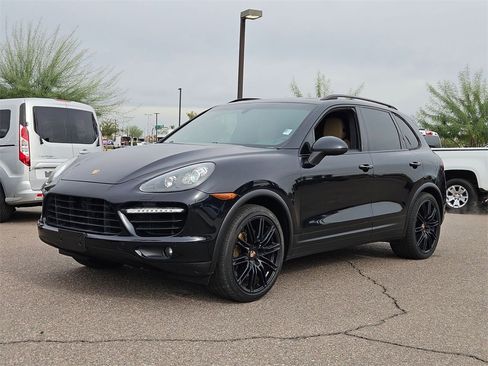 Used 2014 Porsche Cayenne Turbo image 8