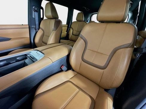 Certified 2025 Nissan Armada SL w/ Captain's Chari Seat Package image 12