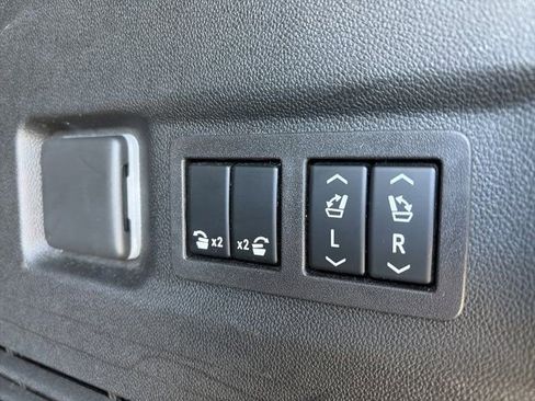 Used 2023 Chevrolet Suburban RST w/ Luxury Package image 7