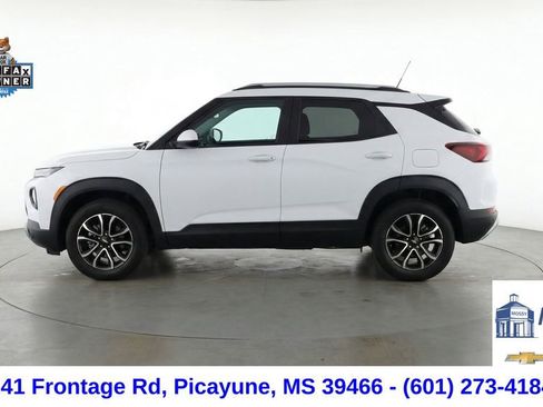 Used 2024 Chevrolet TrailBlazer LT w/ LT Cold Weather Package image 4