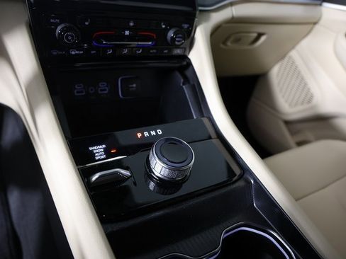 Used 2025 Jeep Grand Cherokee L Limited w/ Black Appearance Package image 22