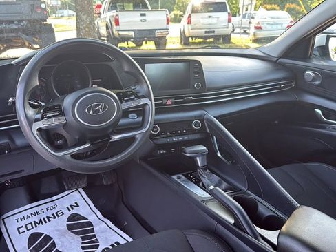 Used 2021 Hyundai Elantra SEL FWD image 12