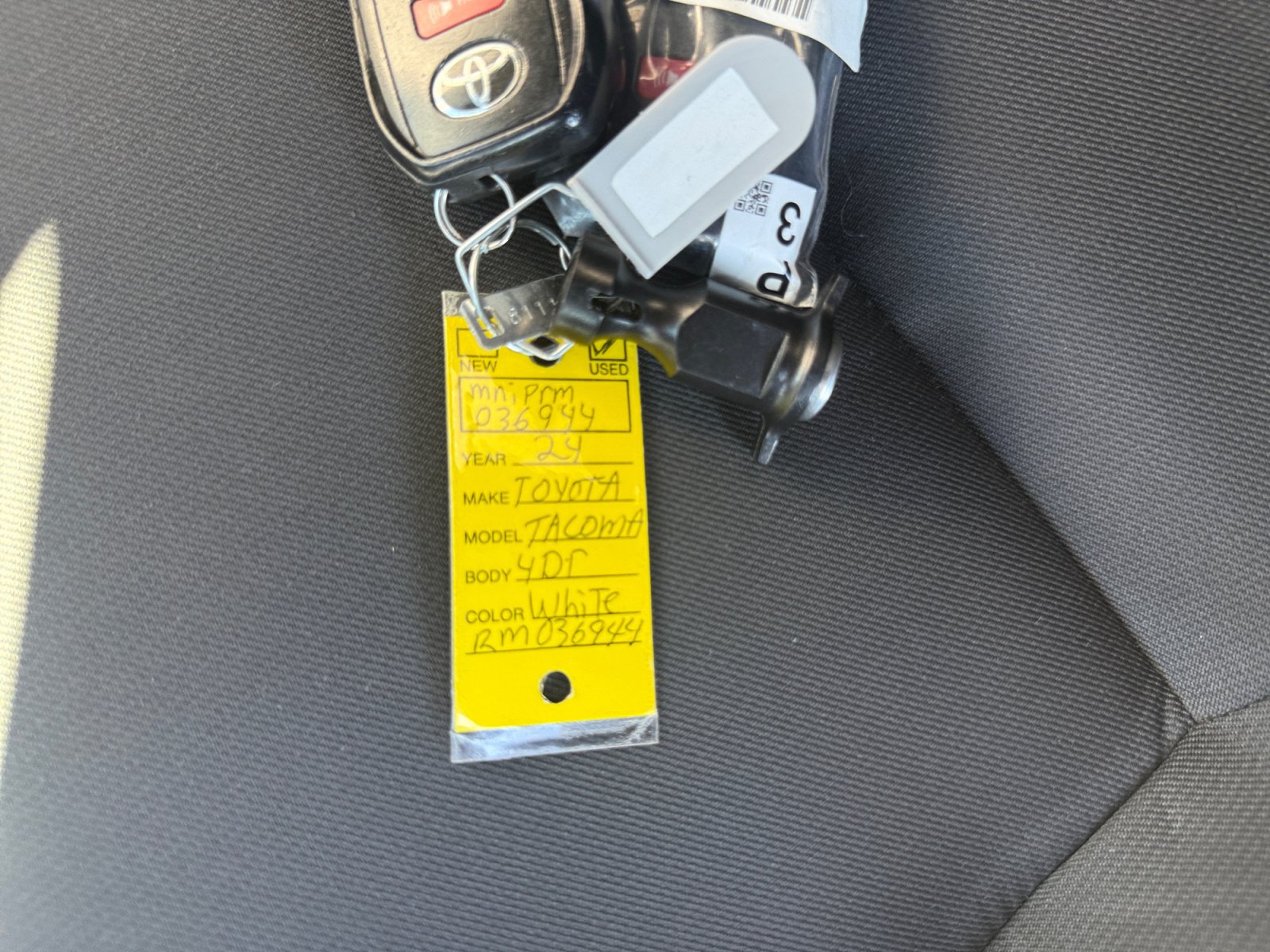 Used 2024 Toyota Tacoma SR5 AWD/4WD image 33