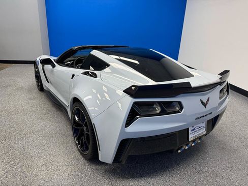 Used 2018 Chevrolet Corvette Z06 w/ Carbon 65 Edition RWD image 11