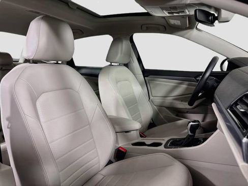 Certified 2023 Volkswagen Jetta SE FWD image 31