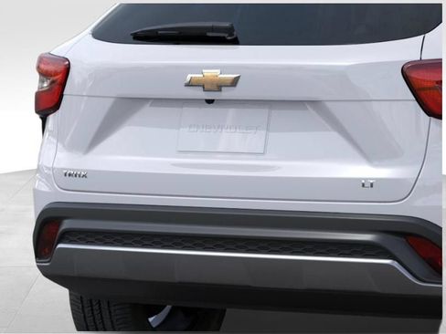 New 2026 Chevrolet Trax LT w/ LT Convenience Package FWD image 14