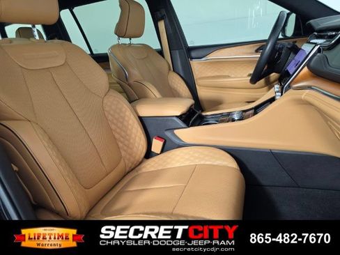 Used 2023 Jeep Grand Cherokee L Summit AWD/4WD image 34
