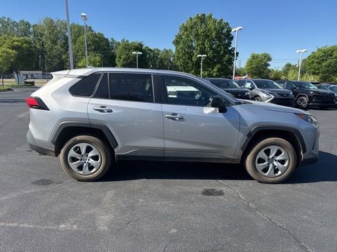 Used 2022 Toyota RAV4 LE AWD/4WD image 2
