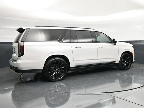 Used 2023 Cadillac Escalade ESV Sport Platinum w/ LPO, ONYX Package AWD/4WD image 4