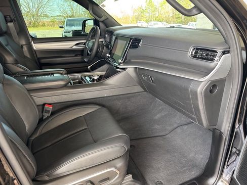 Used 2025 Jeep Wagoneer Series II image 17