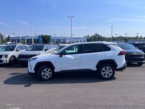Used 2022 Toyota RAV4 LE AWD/4WD image 7