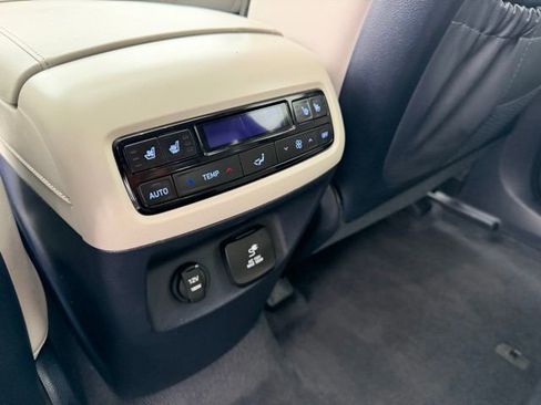 Used 2024 Hyundai Palisade Calligraphy image 12