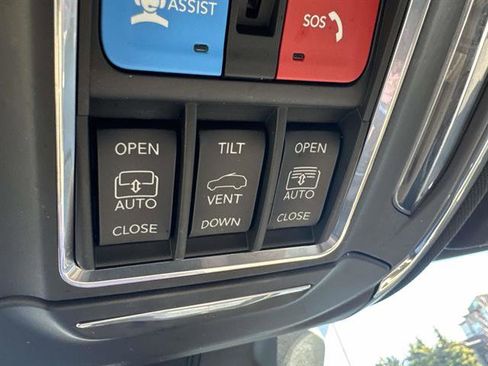 Used 2023 Jeep Grand Cherokee L Limited image 20