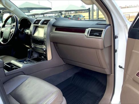 Used 2019 Lexus GX 460 Premium image 18