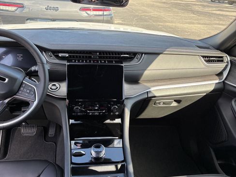 New 2025 Jeep Grand Cherokee L Limited w/ Black Appearance Package image 10