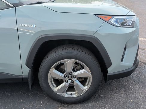 Used 2021 Toyota RAV4 XLE Premium AWD/4WD image 6