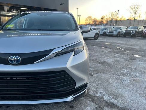 Used 2024 Toyota Sienna LE image 23