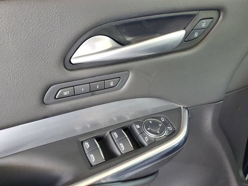 Used 2025 Cadillac XT4 Premium Luxury FWD image 16