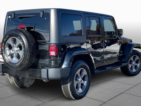 Used 2017 Jeep Wrangler Unlimited Sahara w/ Connectivity Group image 13