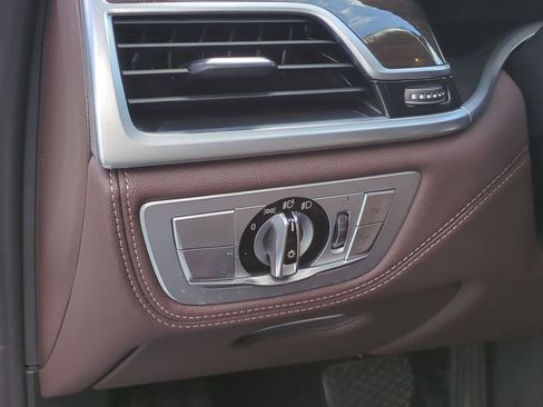 Certified 2022 BMW 740i w/ Premium Package image 17