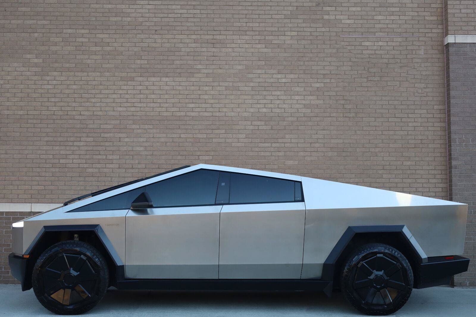 Used 2024 Tesla Cybertruck AWD Crew Cab image 2
