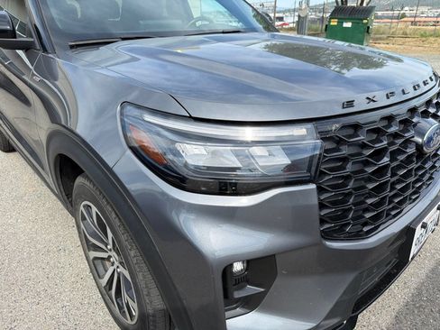 Used 2025 Ford Explorer ST-Line AWD/4WD image 4