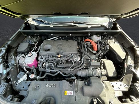 Used 2024 Toyota RAV4 LE AWD/4WD image 31