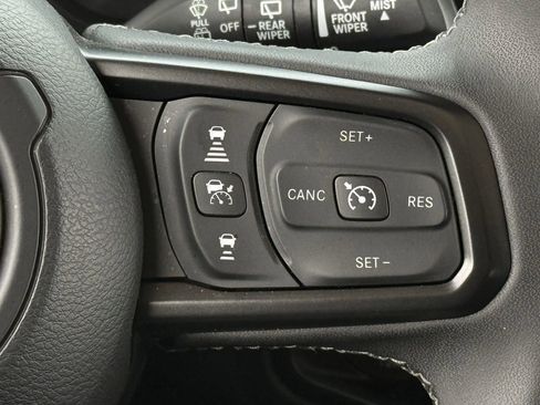 Used 2025 Jeep Wrangler Rubicon image 16