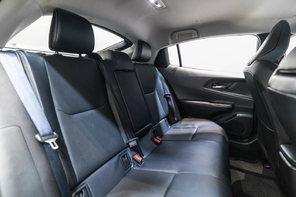 Certified 2025 Toyota Prius XLE FWD image 32