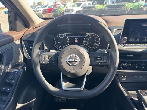 Used 2023 Nissan Rogue S image 24