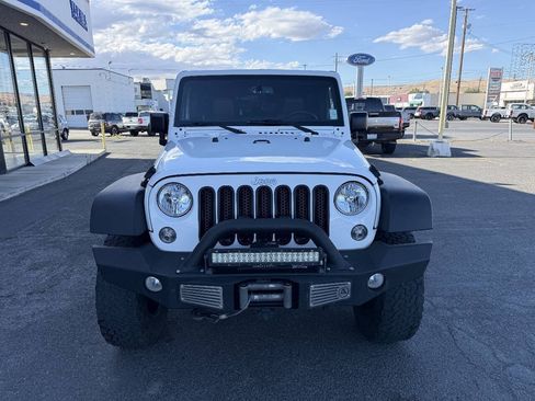 Used 2016 Jeep Wrangler Unlimited Rubicon w/ Connectivity Group AWD/4WD image 2