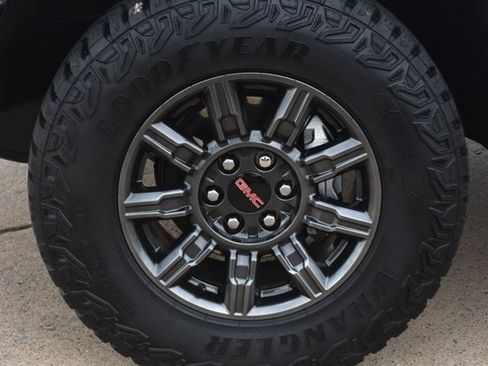 Used 2024 GMC Sierra 1500 AT4X AWD/4WD image 10