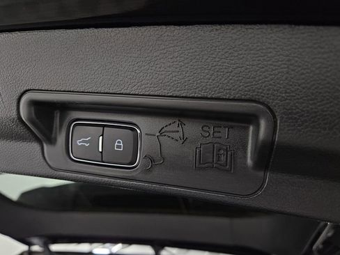 Used 2022 Ford Explorer XLT w/ Equipment Group 202A image 33