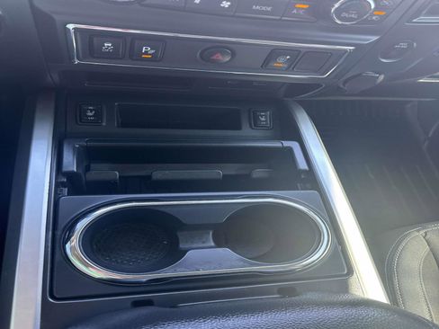 Used 2024 Nissan Titan SV w/ SV Convenience Package image 26