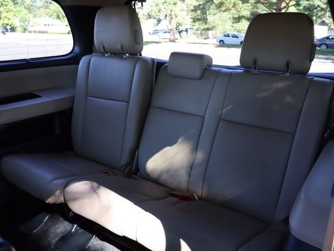Used 2014 Toyota Sequoia Platinum RWD image 21