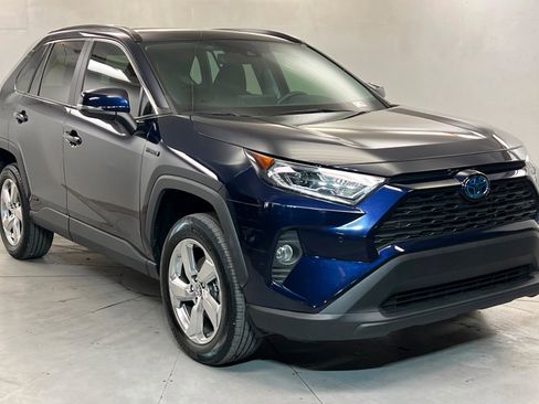 Used 2021 Toyota RAV4 XLE Premium AWD/4WD image 8