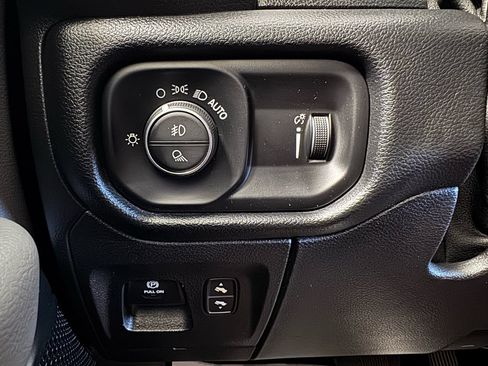 Used 2021 RAM 1500 Big Horn AWD/4WD image 36