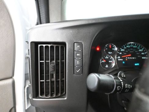 Used 2017 Chevrolet Express 3500 image 31